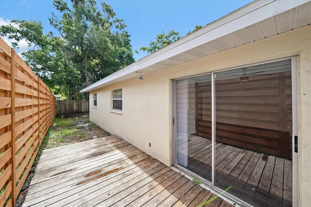 For Rent: $2,000 (2 beds, 1 baths, 1059 Square Feet)