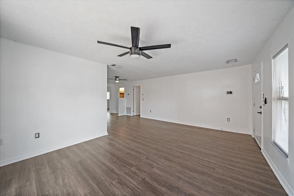 For Rent: $2,000 (2 beds, 1 baths, 1059 Square Feet)