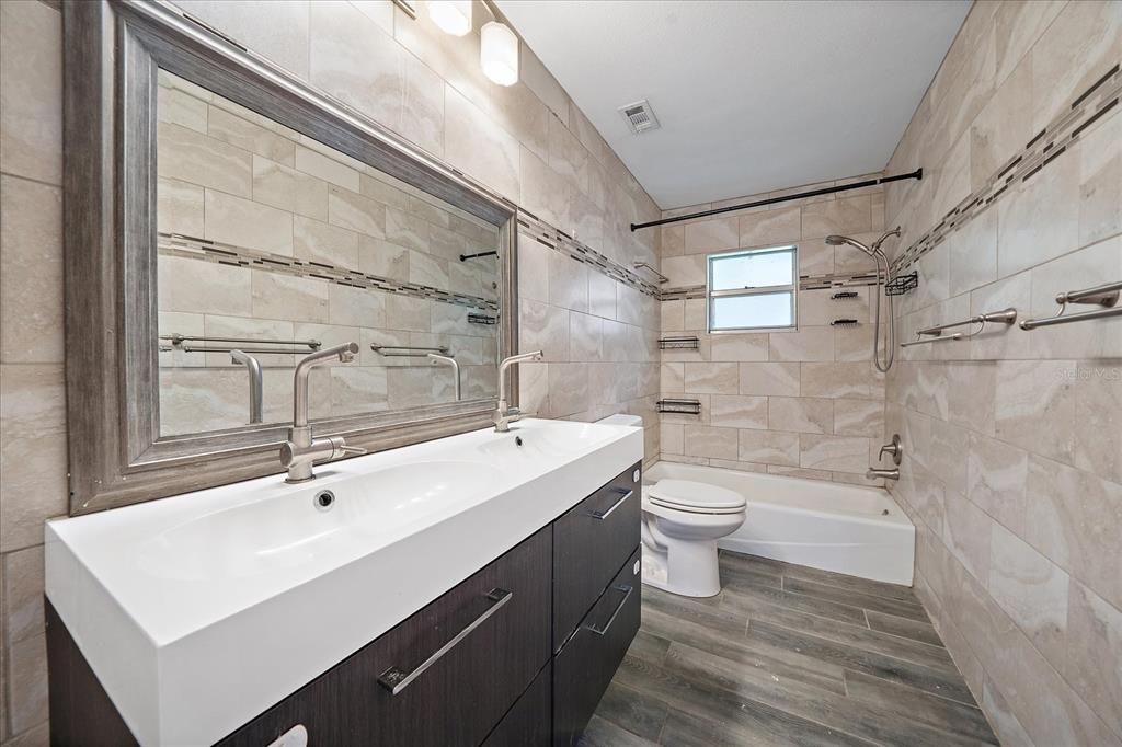 For Rent: $2,000 (2 beds, 1 baths, 1059 Square Feet)