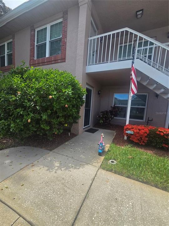 For Rent: $1,300 (2 beds, 2 baths, 935 Square Feet)