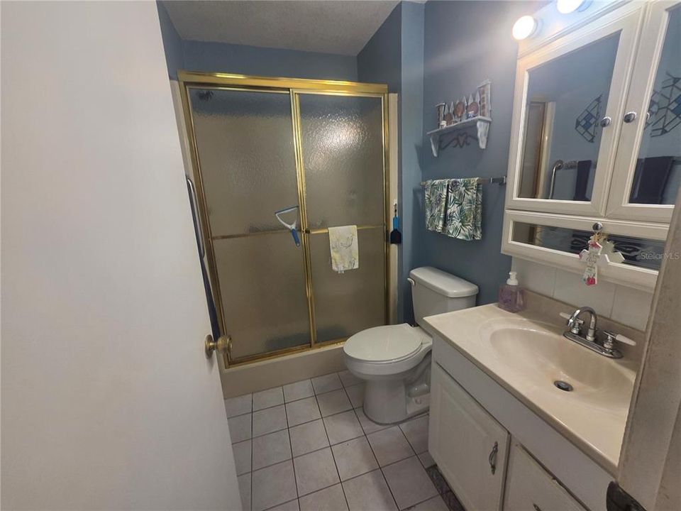 For Rent: $1,300 (2 beds, 2 baths, 935 Square Feet)