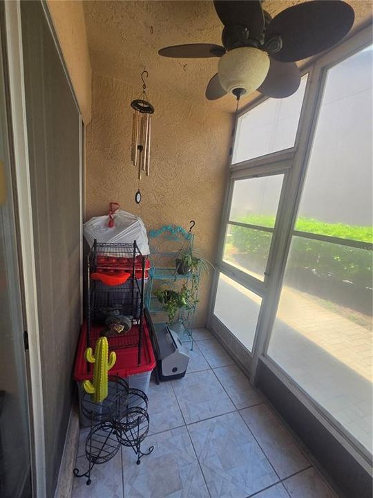 For Rent: $1,300 (2 beds, 2 baths, 935 Square Feet)