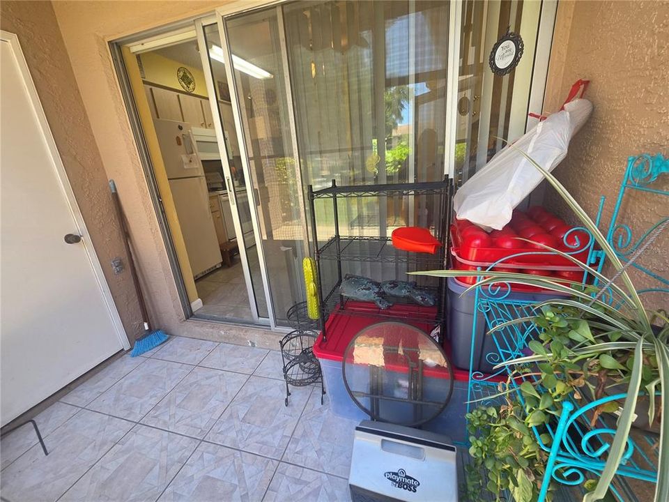 For Rent: $1,300 (2 beds, 2 baths, 935 Square Feet)