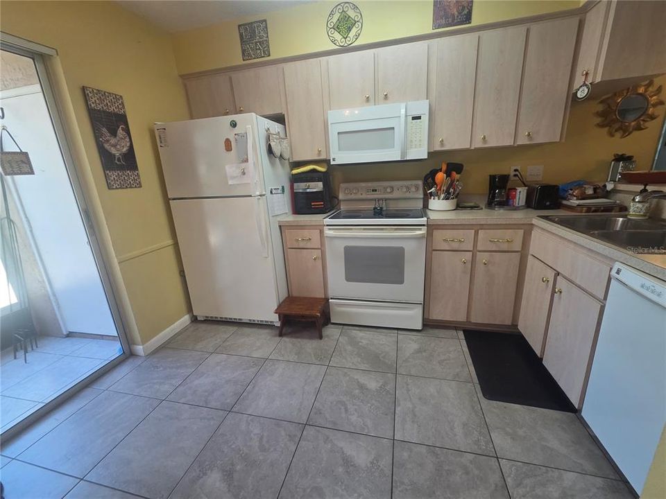 For Rent: $1,300 (2 beds, 2 baths, 935 Square Feet)