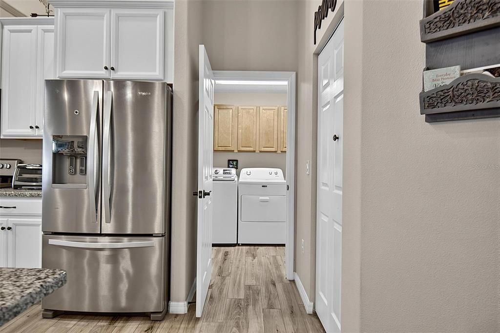 На продажу: $429,900 (4 спален, 3 ванн, 2465 Квадратных фут)