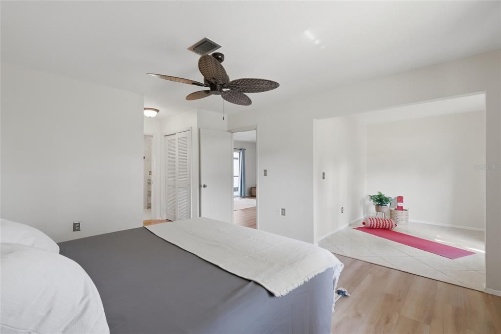 For Sale: $238,000 (2 beds, 2 baths, 1361 Square Feet)