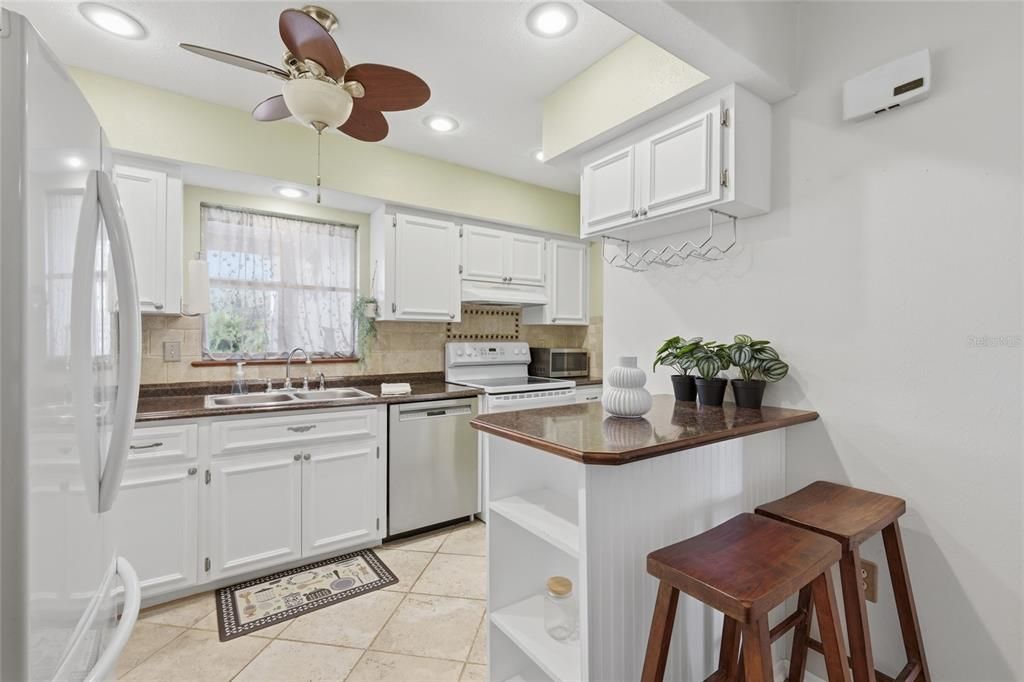 For Sale: $238,000 (2 beds, 2 baths, 1361 Square Feet)