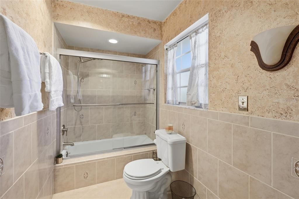 For Sale: $238,000 (2 beds, 2 baths, 1361 Square Feet)