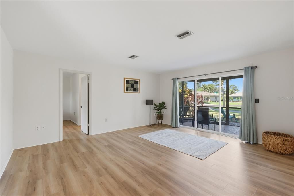 For Sale: $238,000 (2 beds, 2 baths, 1361 Square Feet)