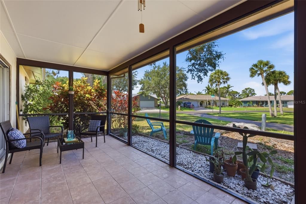For Sale: $238,000 (2 beds, 2 baths, 1361 Square Feet)