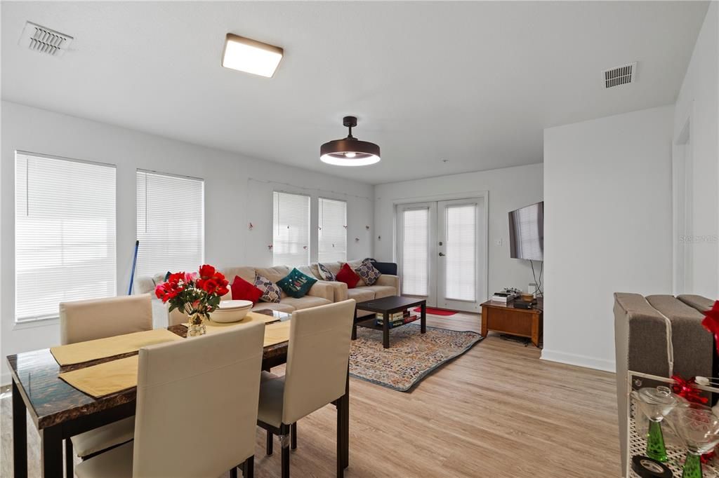 For Sale: $359,000 (4 beds, 4 baths, 1530 Square Feet)