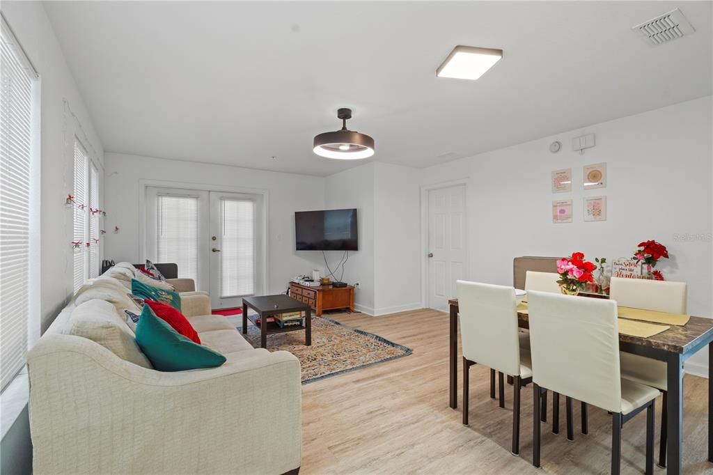 For Sale: $359,000 (4 beds, 4 baths, 1530 Square Feet)