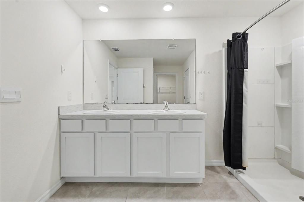 En Venta: $360,000 (4 camas, 2 baños, 1851 Pies cuadrados)