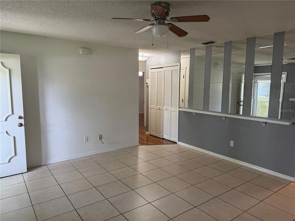 For Rent: $1,590 (2 beds, 1 baths, 1014 Square Feet)