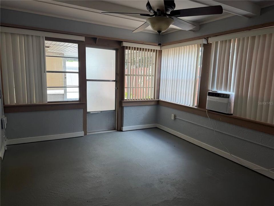 For Rent: $1,590 (2 beds, 1 baths, 1014 Square Feet)