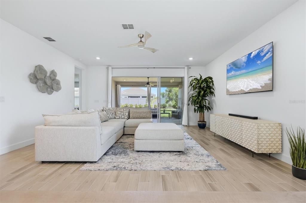 For Sale: $449,000 (3 beds, 2 baths, 1829 Square Feet)