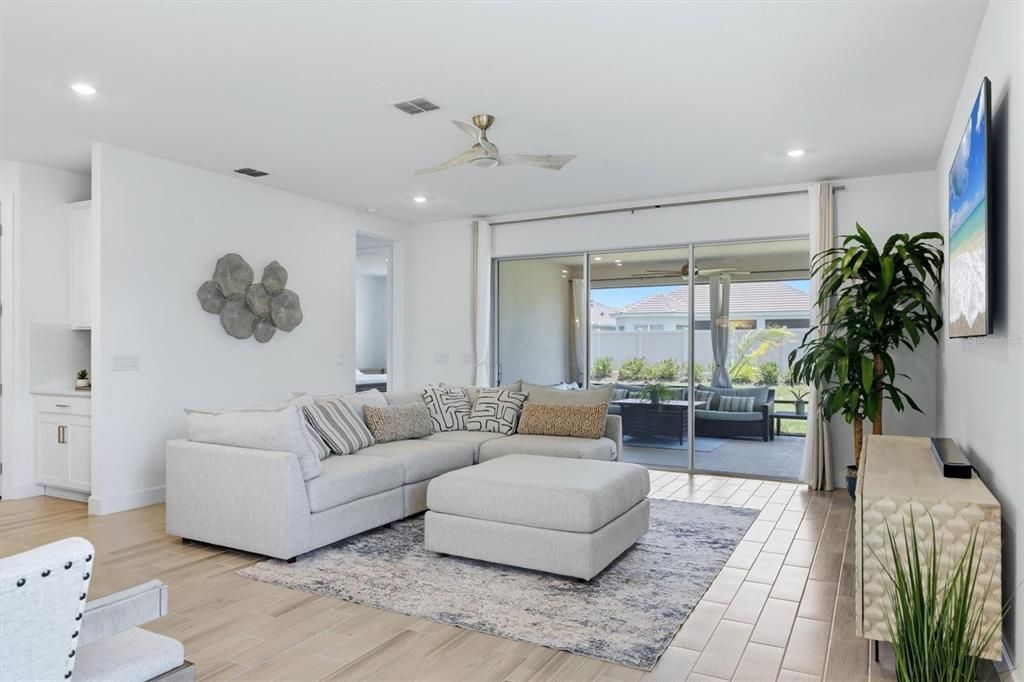 For Sale: $449,000 (3 beds, 2 baths, 1829 Square Feet)