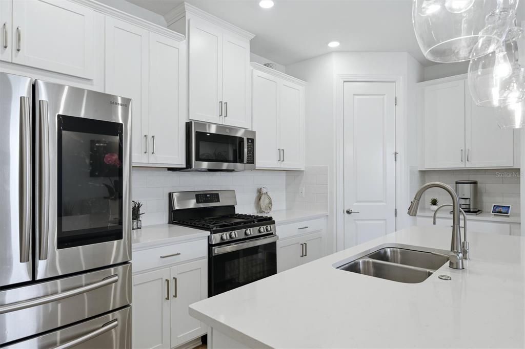 For Sale: $449,000 (3 beds, 2 baths, 1829 Square Feet)