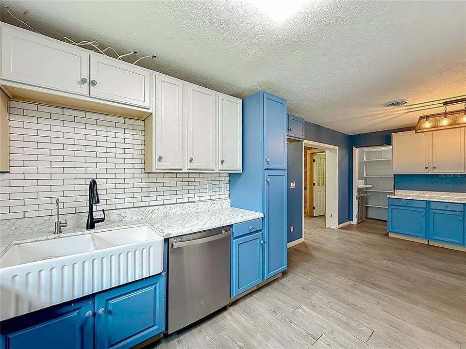 На продажу: $265,000 (3 спален, 2 ванн, 1875 Квадратных фут)