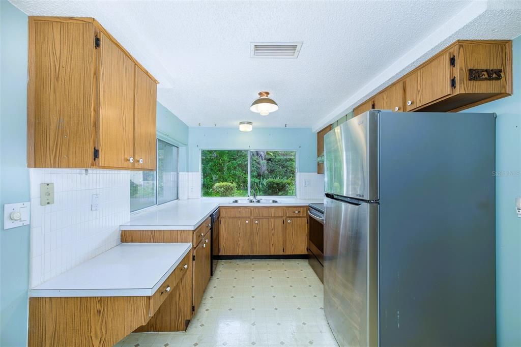 На продажу: $229,500 (2 спален, 2 ванн, 1519 Квадратных фут)