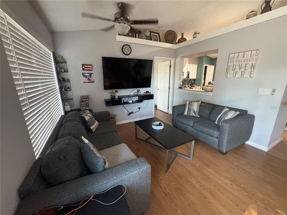 En Venta: $309,500 (3 camas, 2 baños, 1108 Pies cuadrados)
