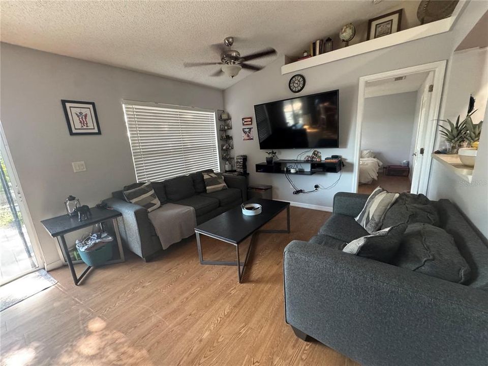 En Venta: $309,500 (3 camas, 2 baños, 1108 Pies cuadrados)