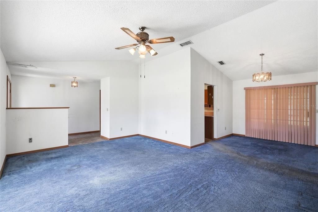 Под контрактом: $289,900 (3 спален, 2 ванн, 1834 Квадратных фут)