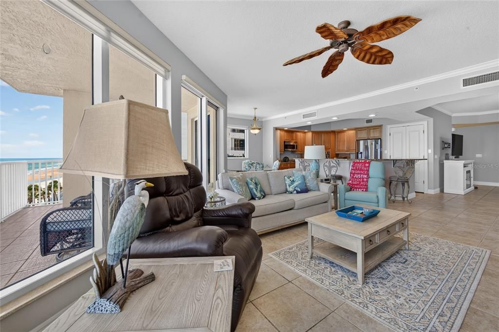 En Venta: $695,000 (3 camas, 3 baños, 2486 Pies cuadrados)