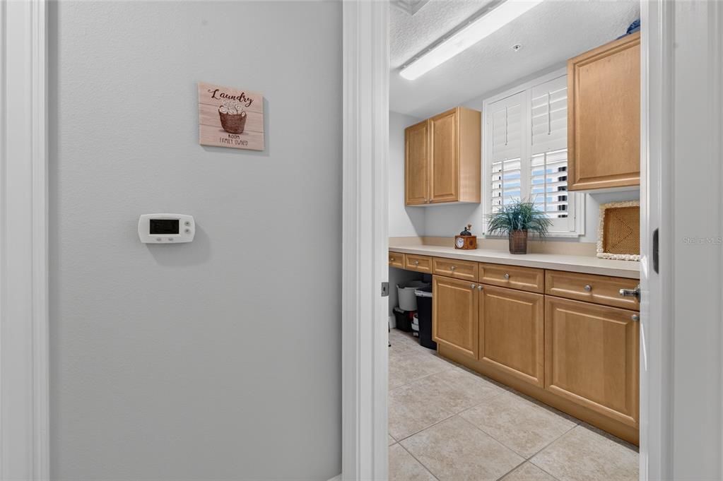 En Venta: $695,000 (3 camas, 3 baños, 2486 Pies cuadrados)