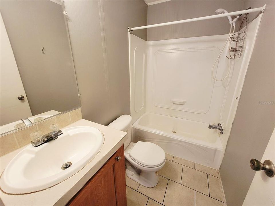 For Sale: $99,000 (2 beds, 2 baths, 728 Square Feet)