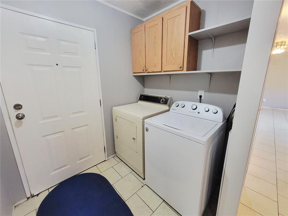 For Sale: $99,000 (2 beds, 2 baths, 728 Square Feet)