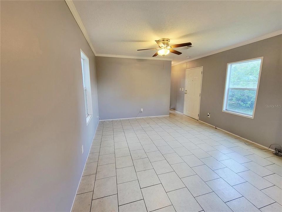 For Sale: $99,000 (2 beds, 2 baths, 728 Square Feet)