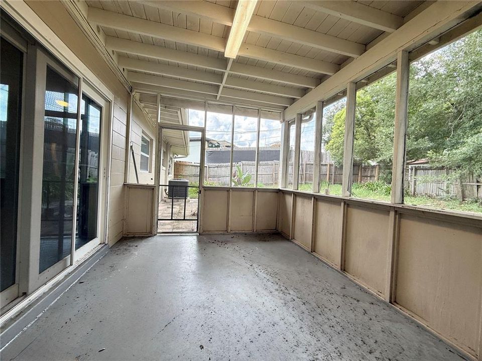 For Rent: $1,899 (3 beds, 2 baths, 1196 Square Feet)