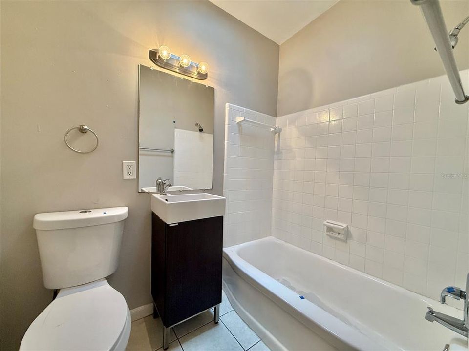 For Rent: $1,899 (3 beds, 2 baths, 1196 Square Feet)