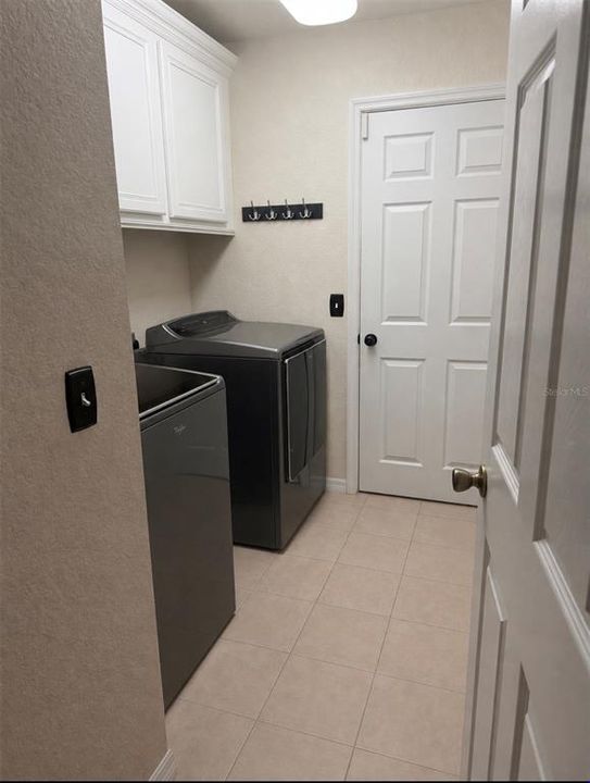For Sale: $460,000 (3 beds, 2 baths, 1818 Square Feet)