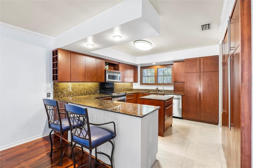На продажу: $539,000 (3 спален, 2 ванн, 1776 Квадратных фут)