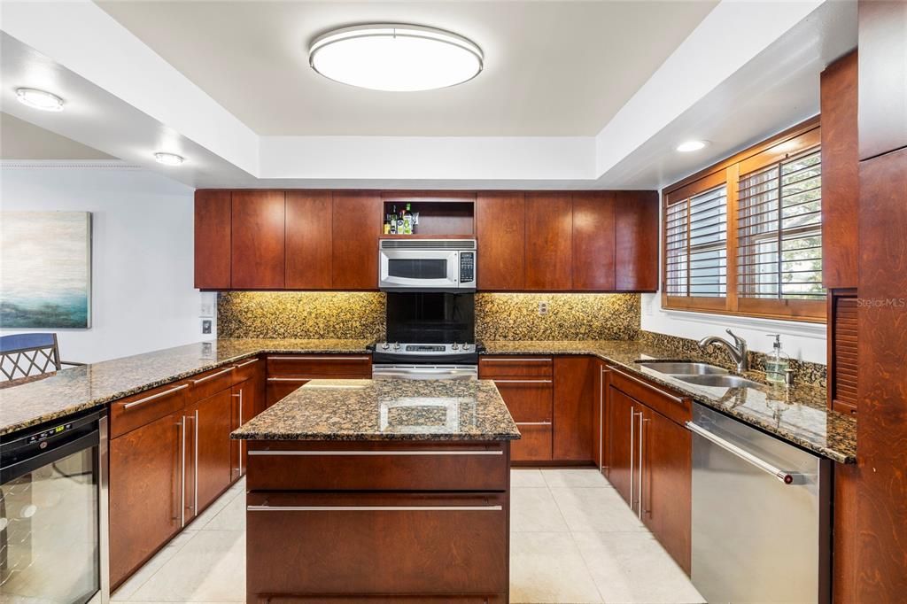 На продажу: $539,000 (3 спален, 2 ванн, 1776 Квадратных фут)