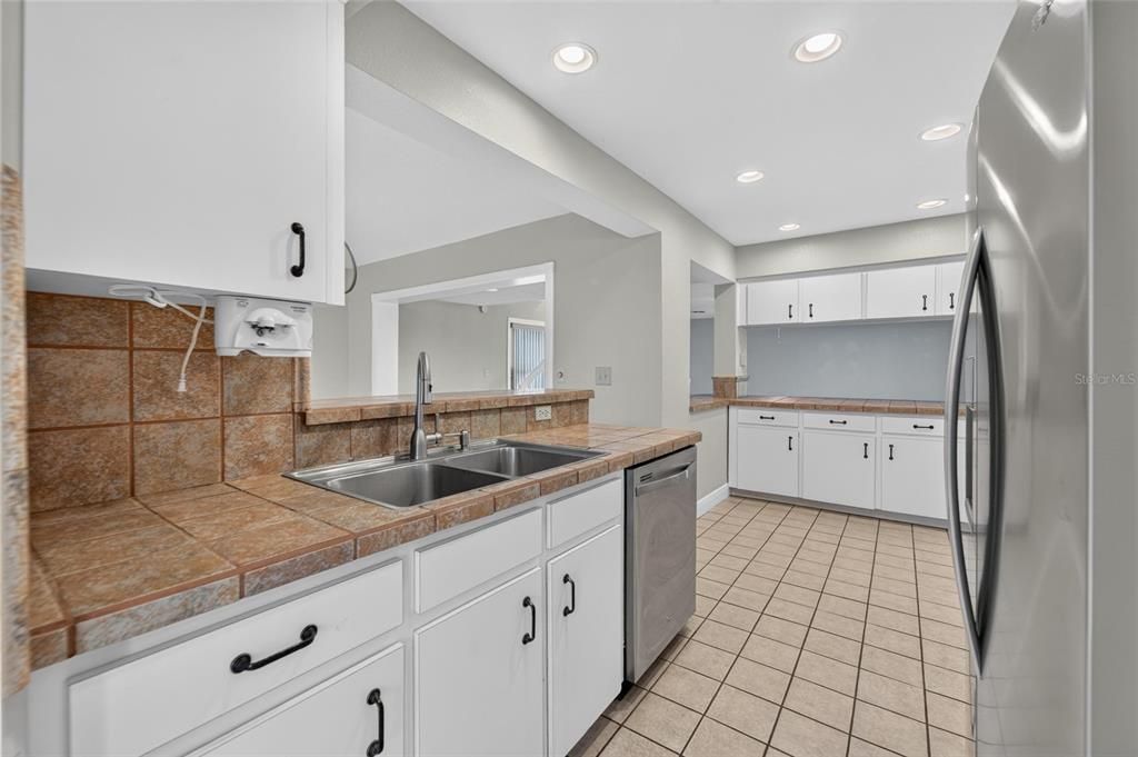 For Sale: $464,900 (4 beds, 3 baths, 2950 Square Feet)