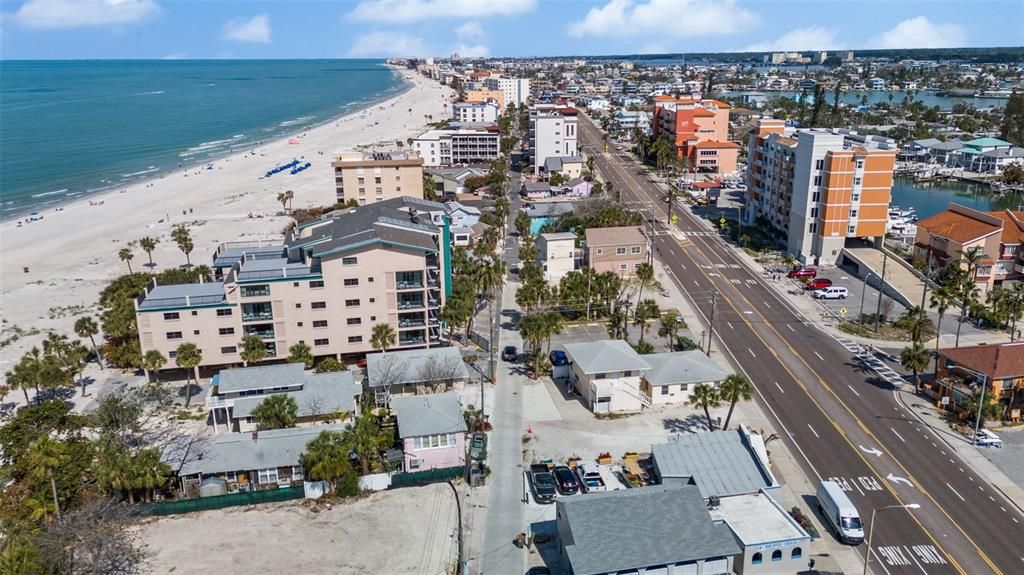 На продажу: $2,500,000 (0.16 acres)
