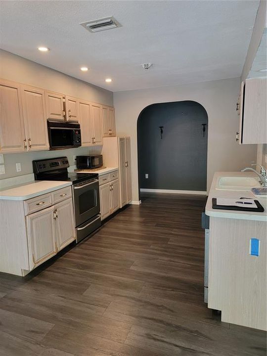 For Sale: $330,000 (3 beds, 2 baths, 1953 Square Feet)