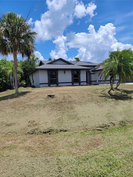 For Sale: $330,000 (3 beds, 2 baths, 1953 Square Feet)