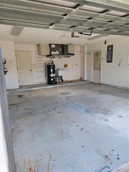 For Sale: $330,000 (3 beds, 2 baths, 1953 Square Feet)