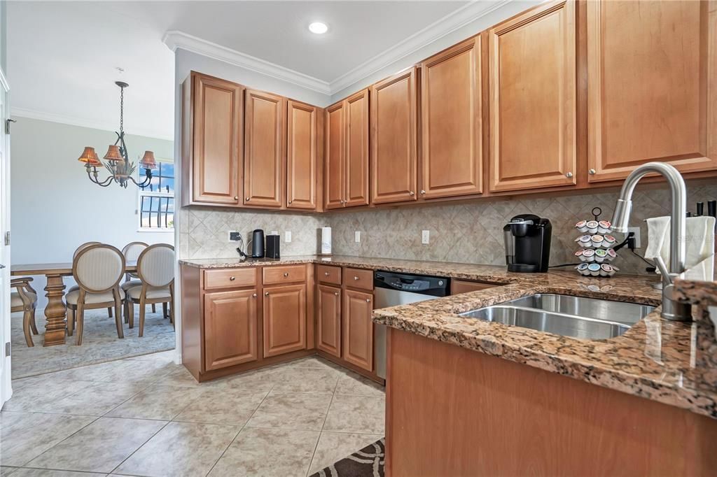 En Venta: $495,000 (3 camas, 2 baños, 2108 Pies cuadrados)