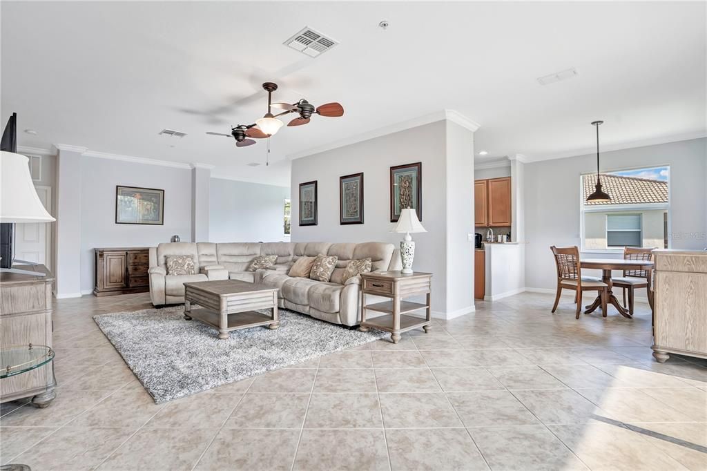 En Venta: $495,000 (3 camas, 2 baños, 2108 Pies cuadrados)