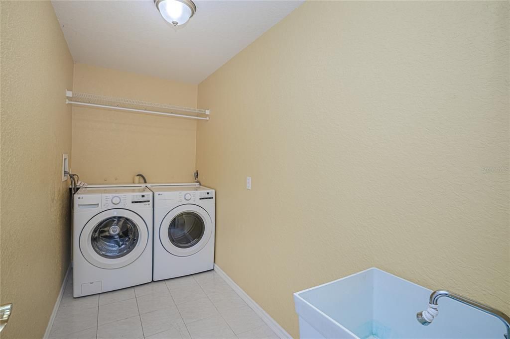 Active With Contract: $279,000 (3 beds, 2 baths, 1842 Square Feet)