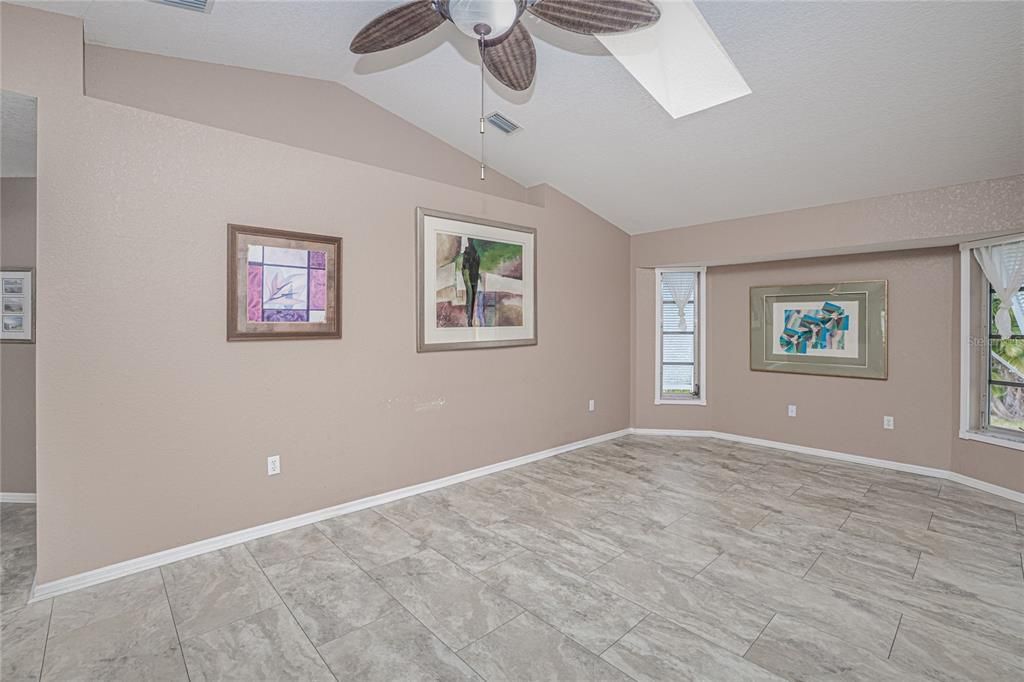 Active With Contract: $279,000 (3 beds, 2 baths, 1842 Square Feet)