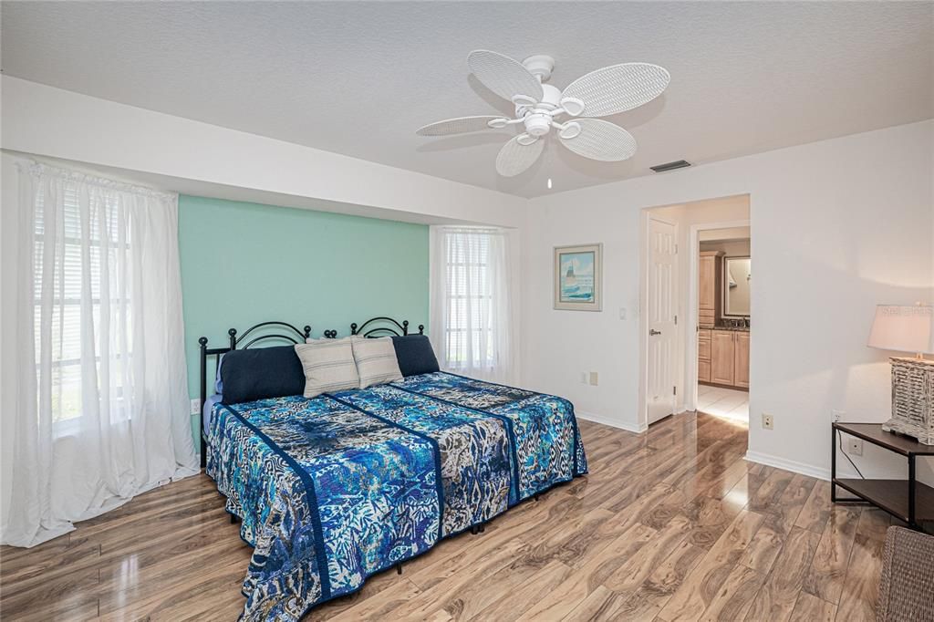Active With Contract: $279,000 (3 beds, 2 baths, 1842 Square Feet)