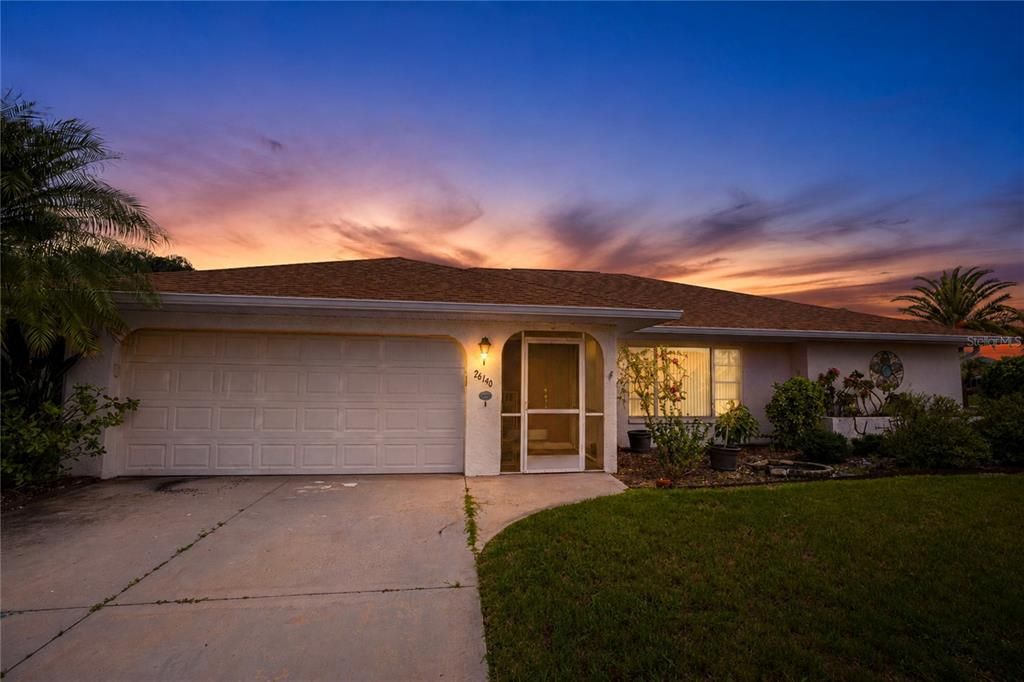 Active With Contract: $279,000 (3 beds, 2 baths, 1842 Square Feet)
