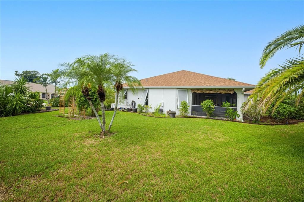 Active With Contract: $279,000 (3 beds, 2 baths, 1842 Square Feet)