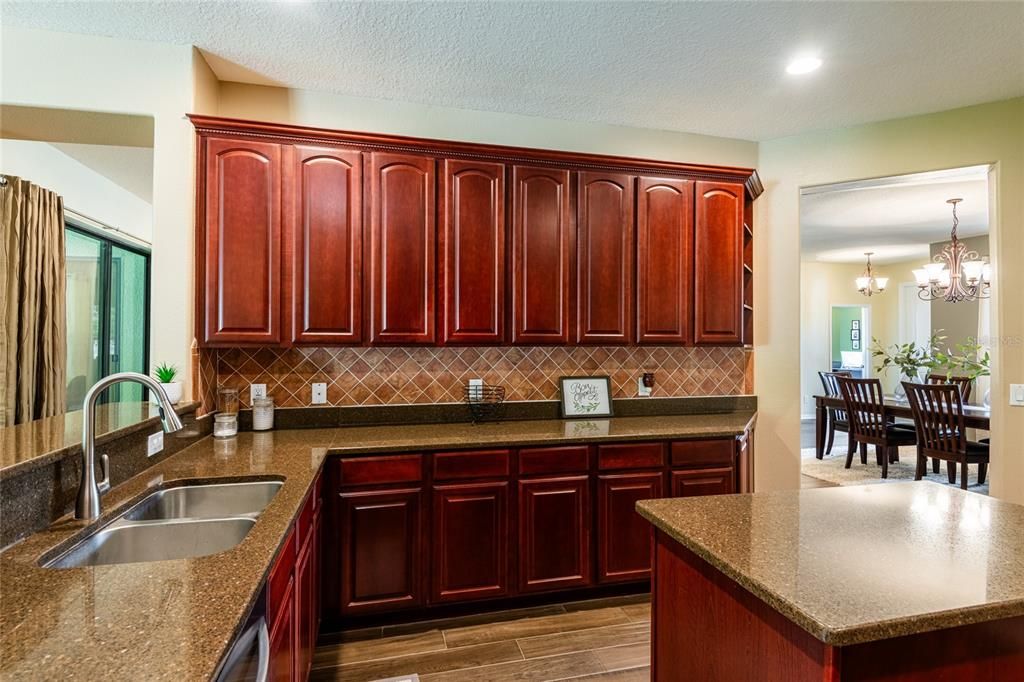 En Venta: $620,000 (5 camas, 3 baños, 3491 Pies cuadrados)